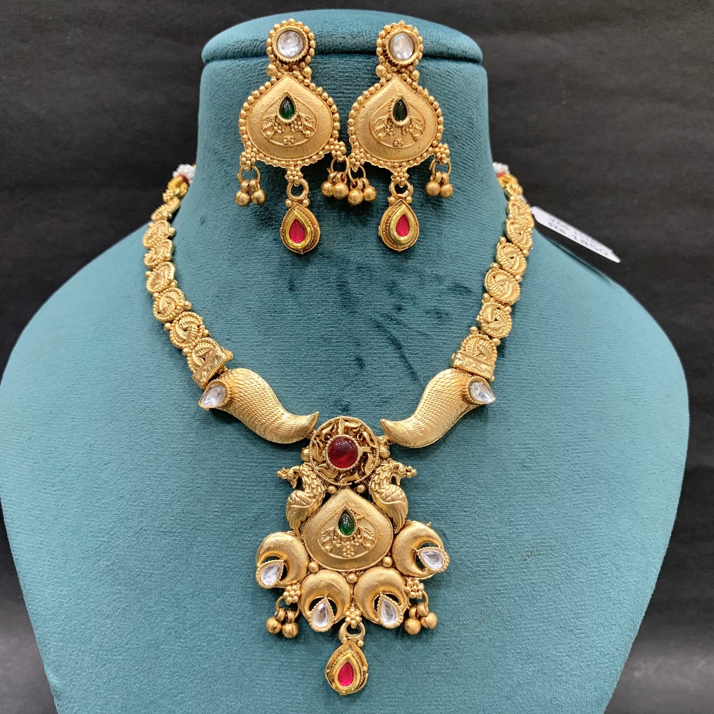 Antique necklace set 436413