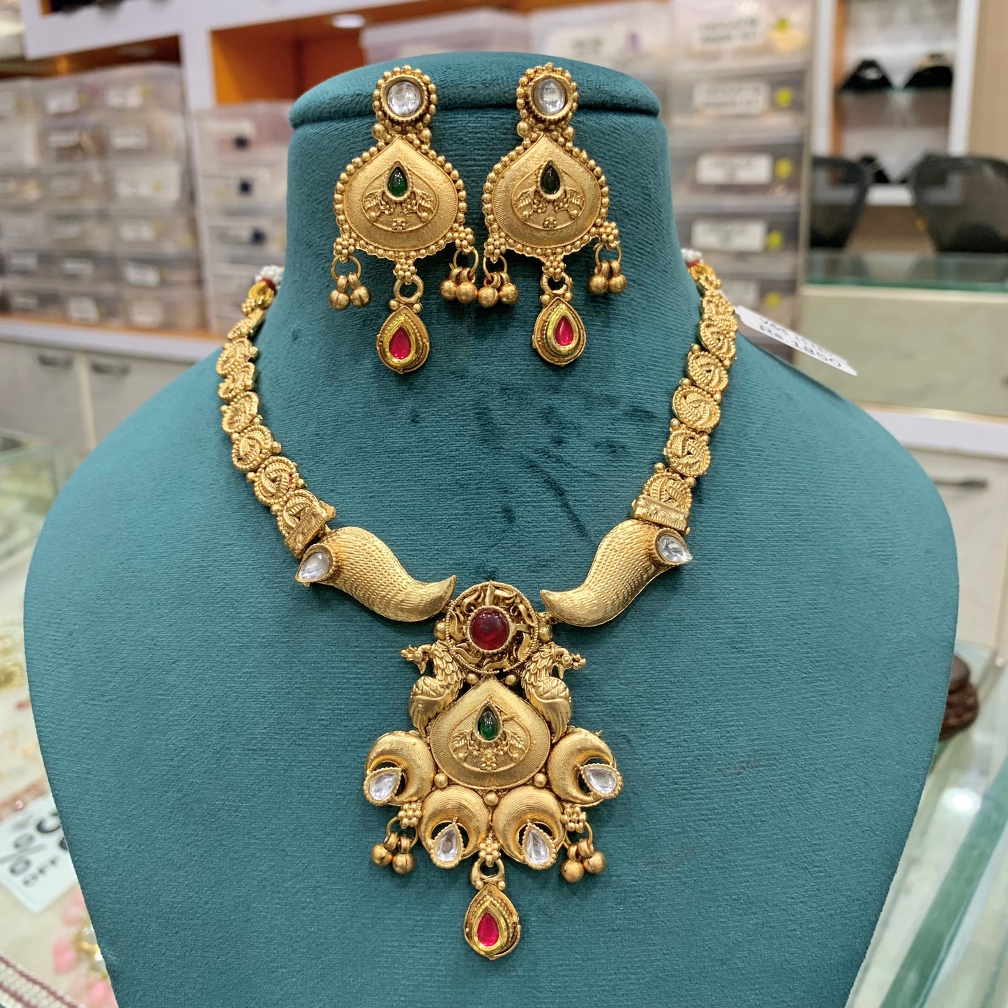 Antique necklace set 436413