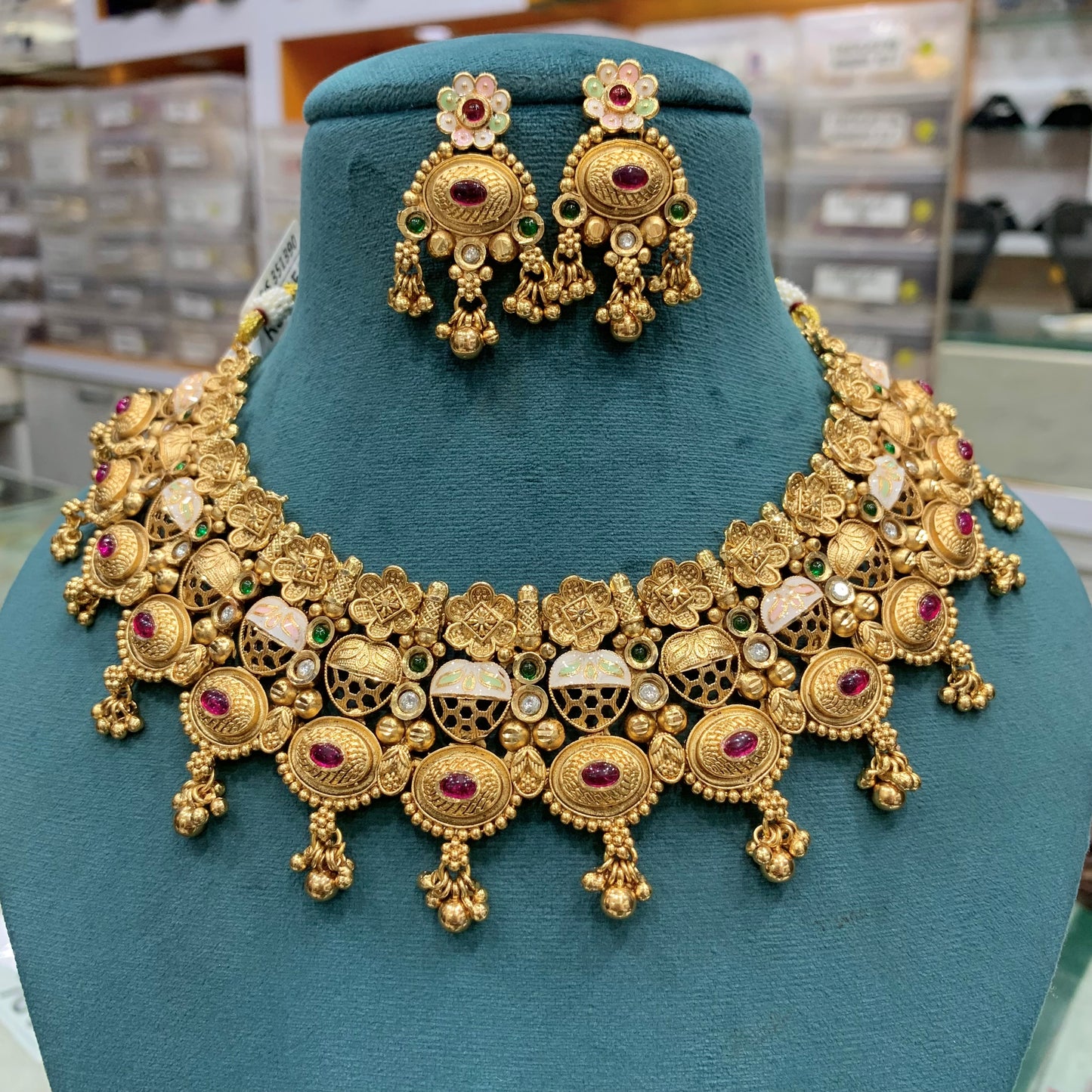 Antique necklace set 246545