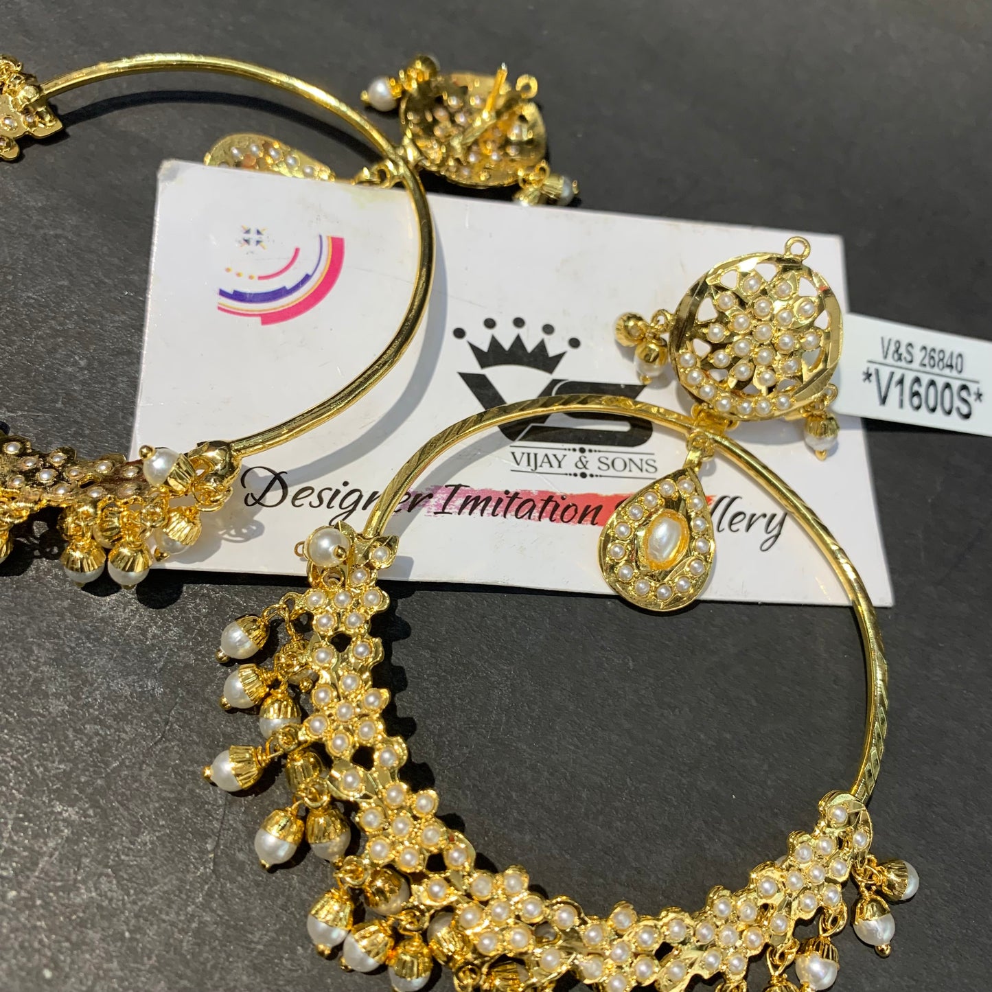 Jadau Earrings 562535