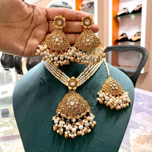 Antique Necklace Set 6246263