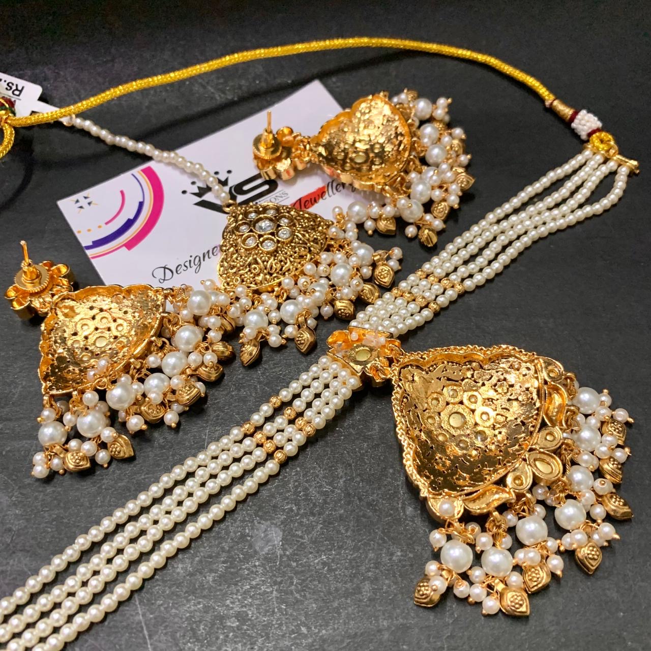 Antique Necklace Set 6246263
