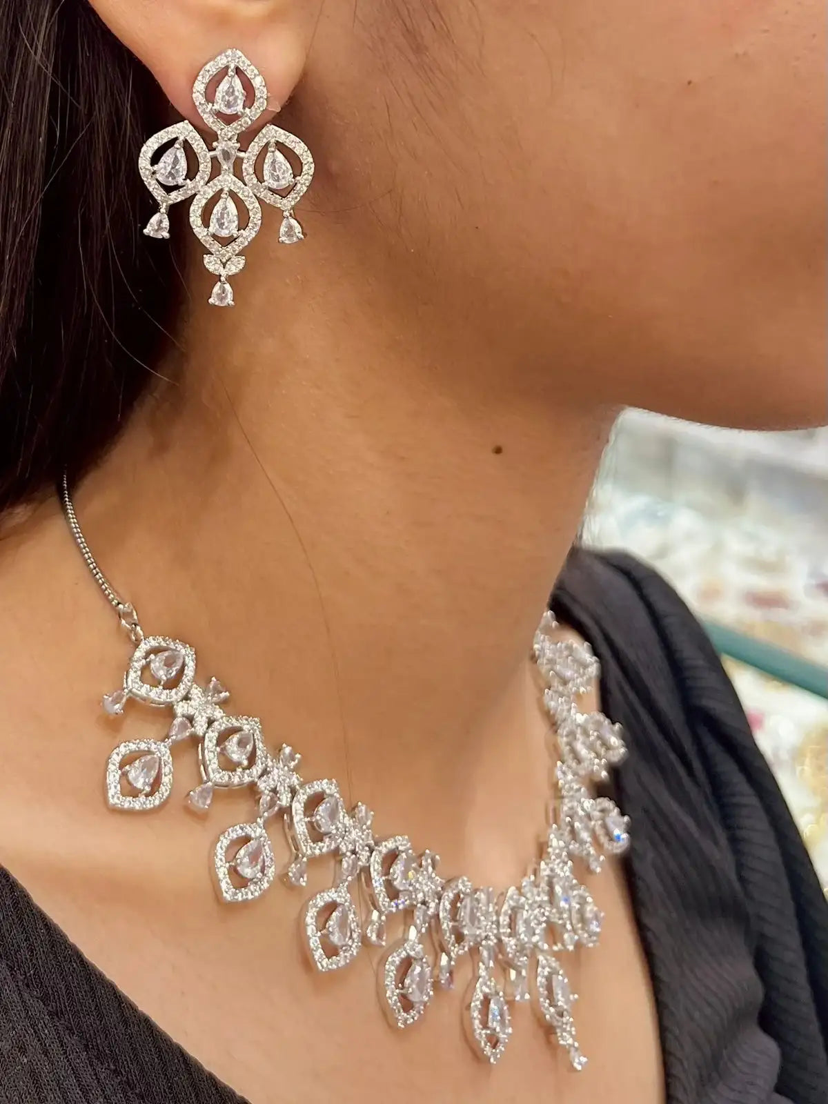 Diamond necklace set 25889