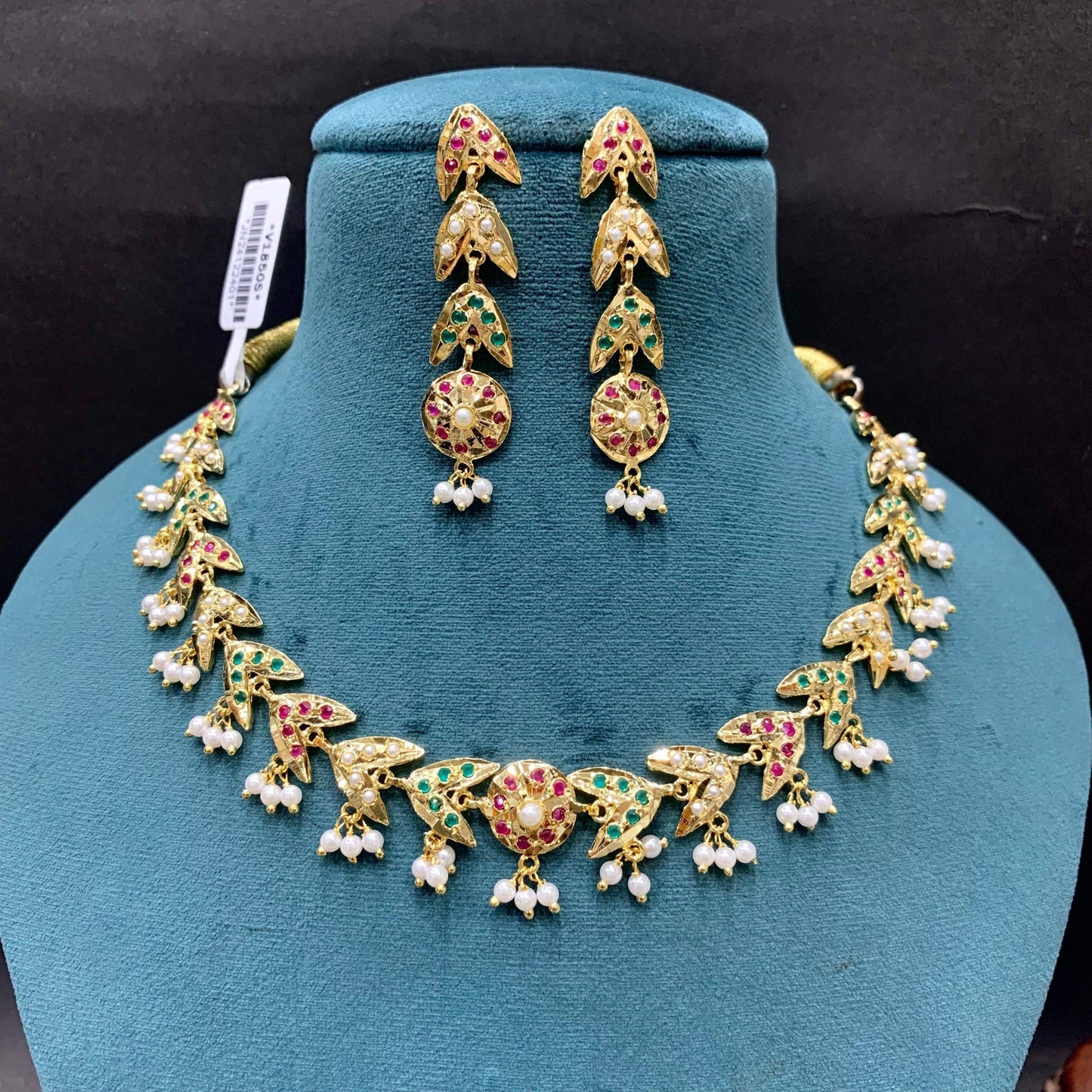 Jadau necklace set 8230 - Vijay & Sons