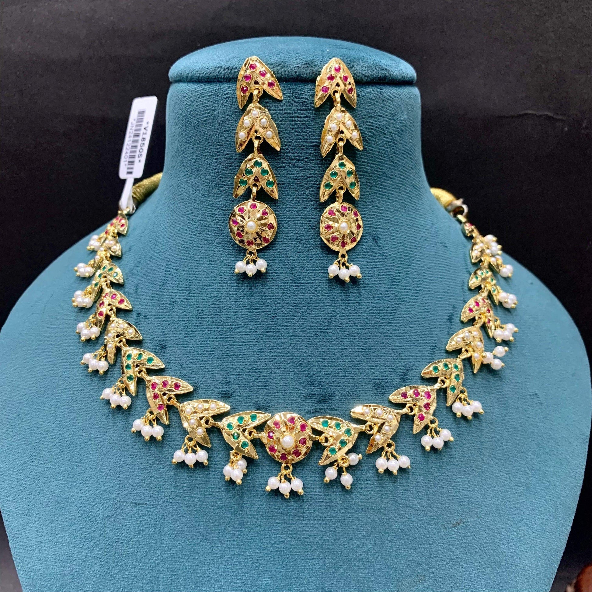 Jadau necklace set 8230 - Vijay & Sons