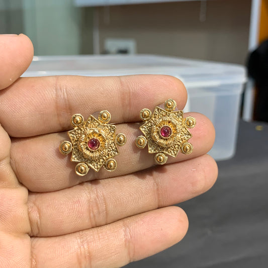 Antique studs 833581