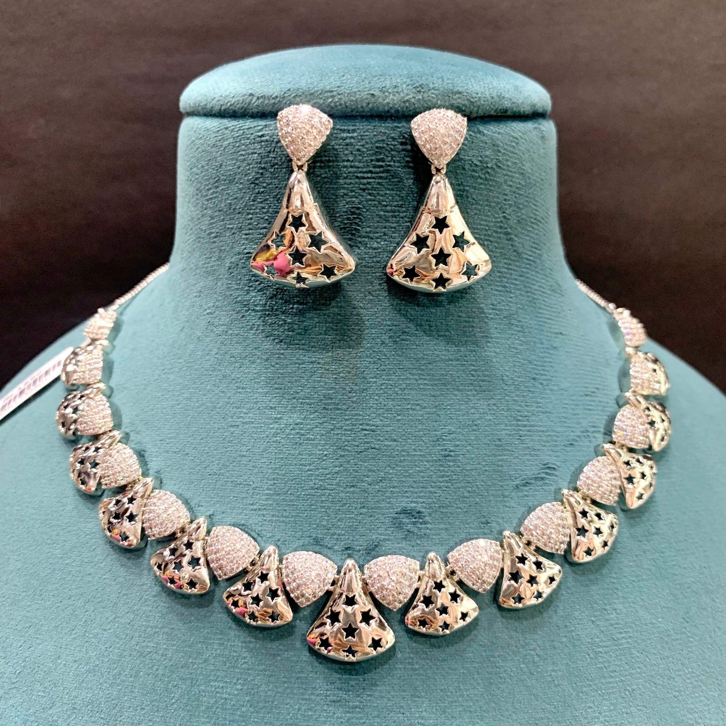 Diamond Necklace Set 46645 - Vijay & Sons