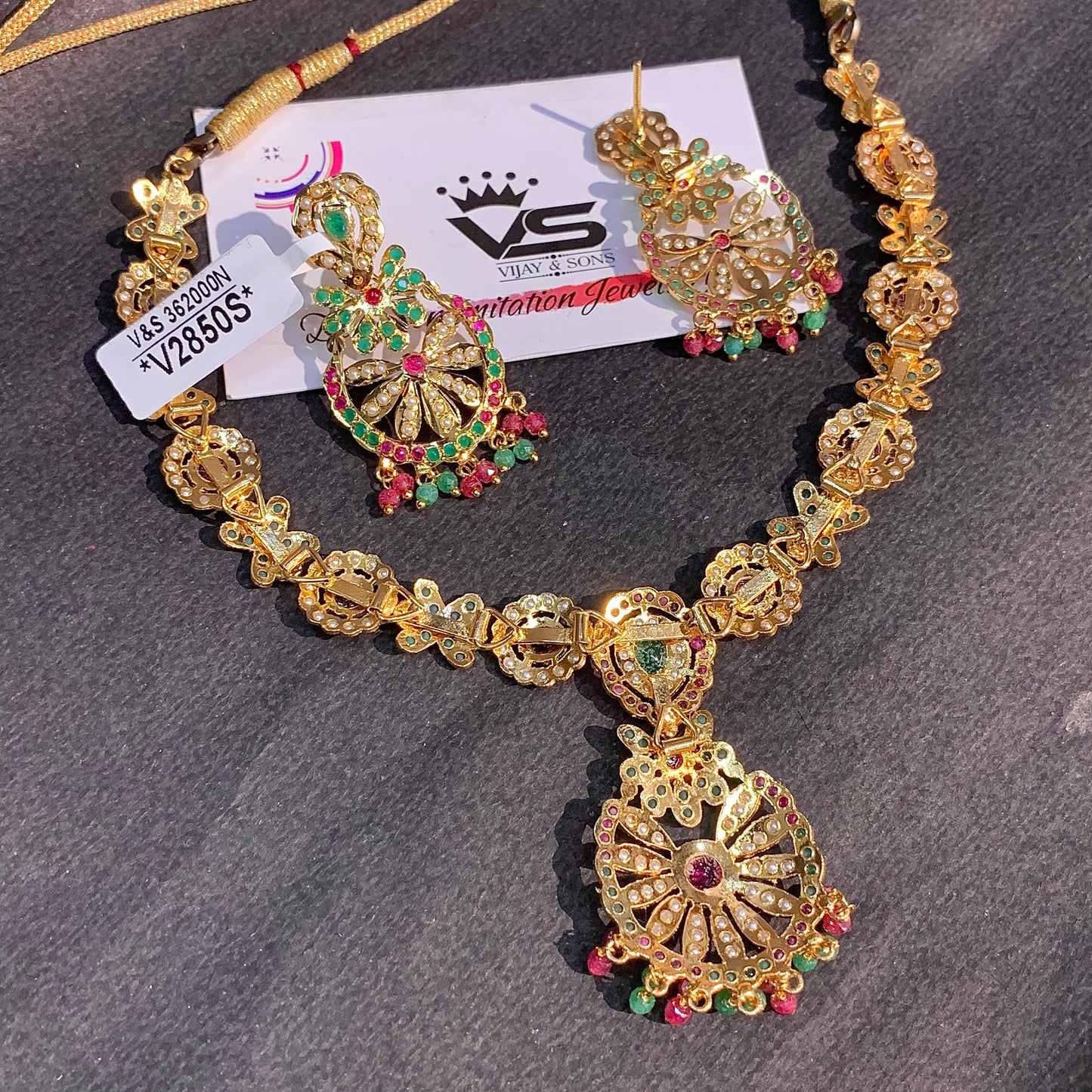 Jadau Necklaces Set 657665