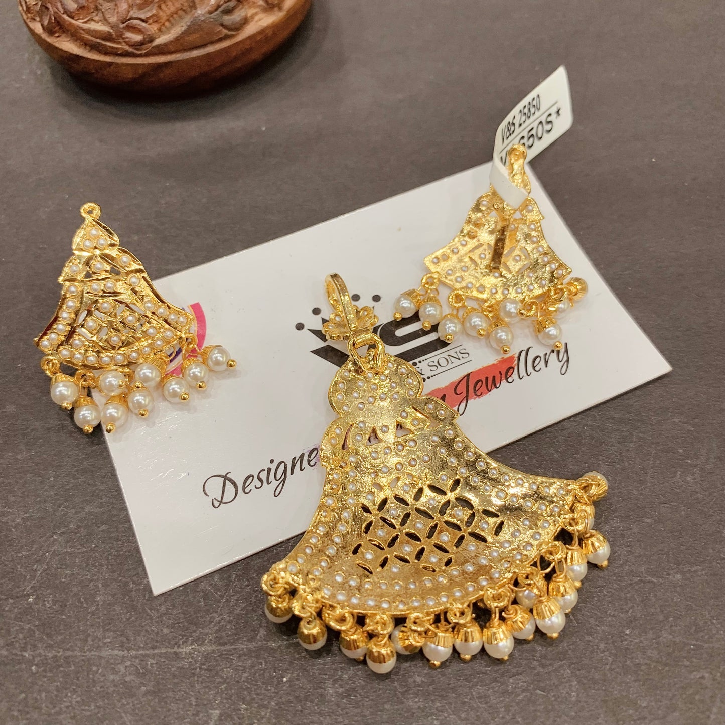 Jadau Pendant Set 56543