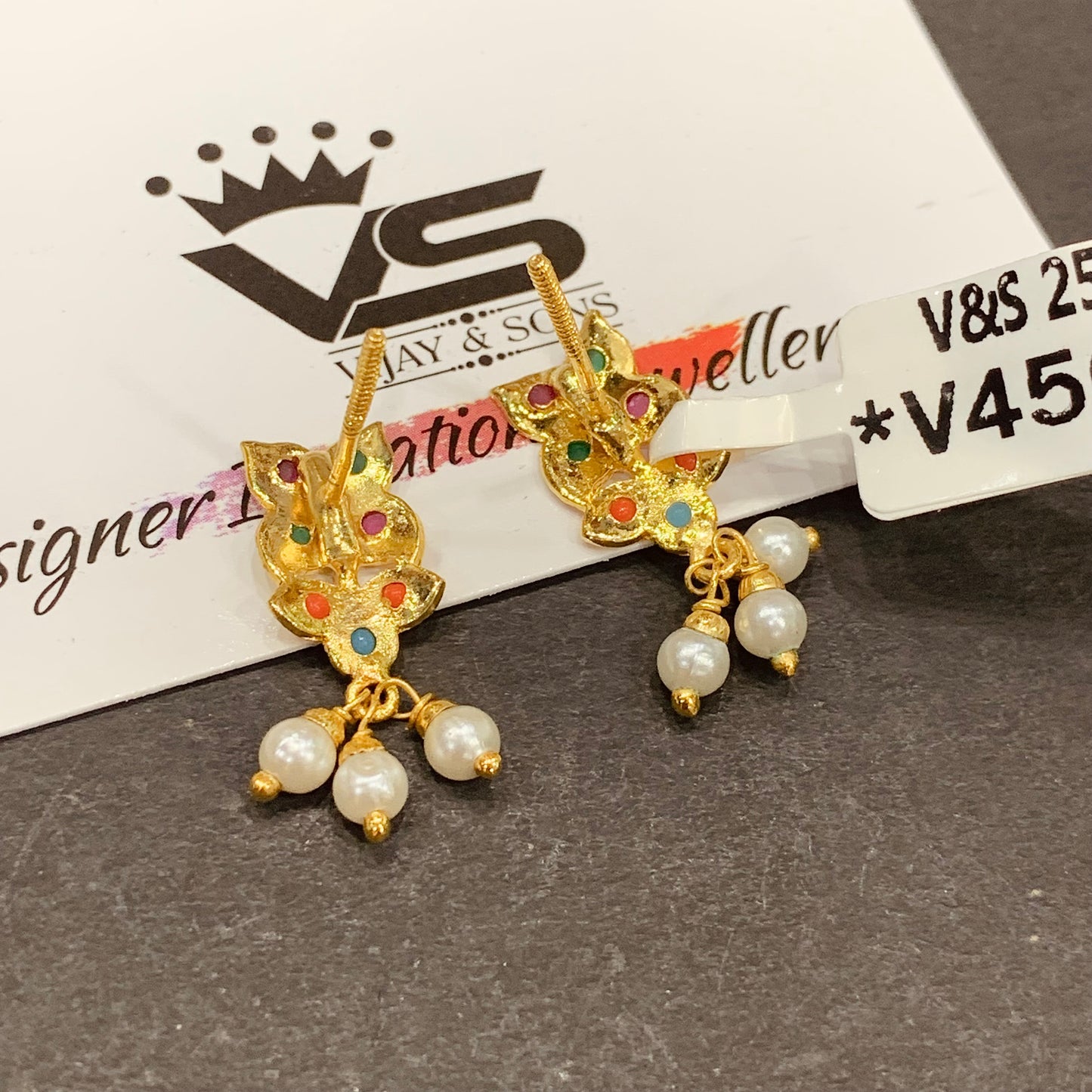 Jadau Earrings 526636