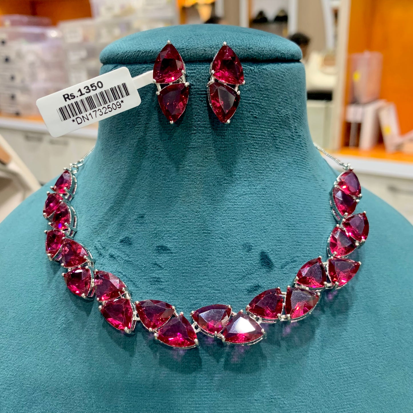 Diamond necklace set 57965447