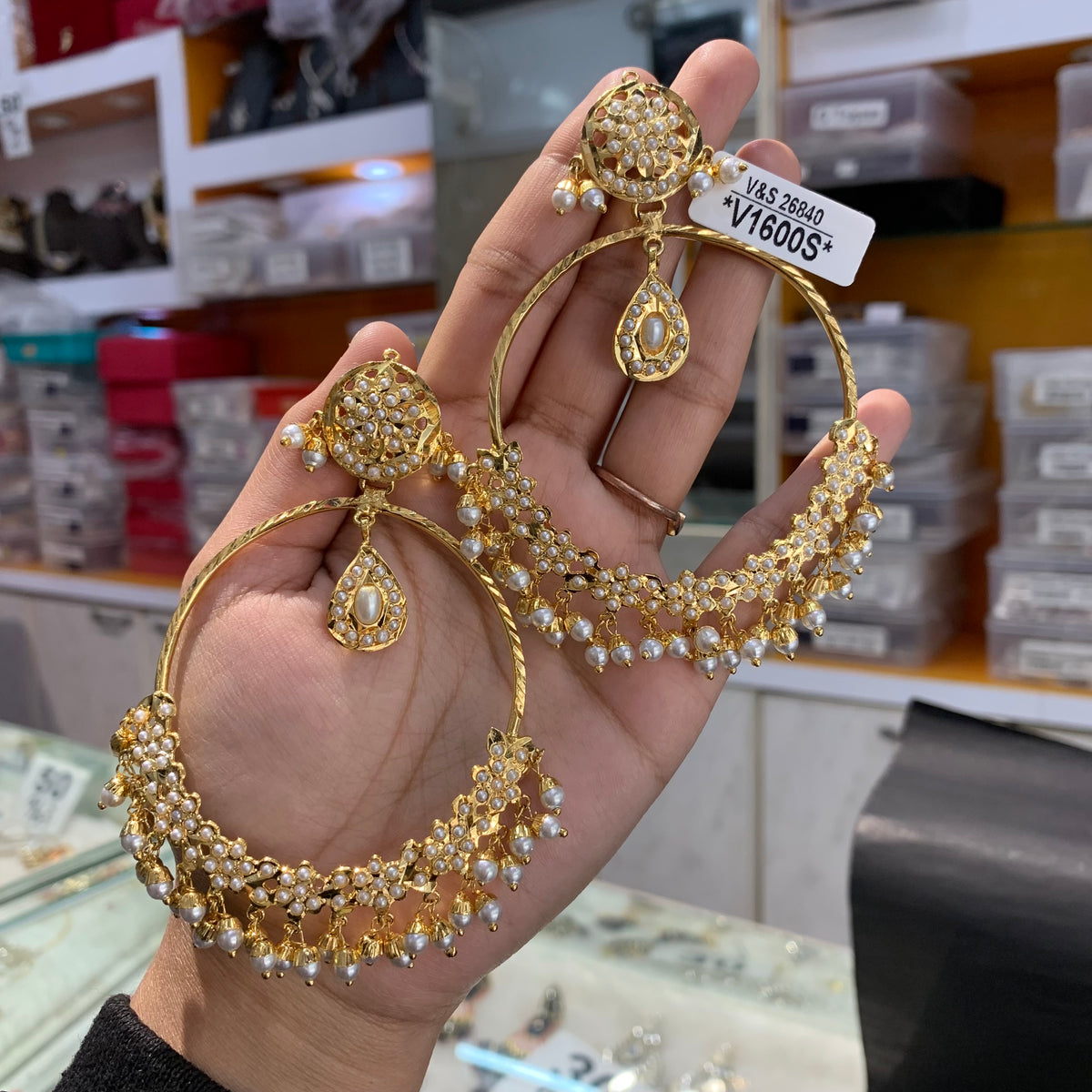 Jadau Earrings 562535