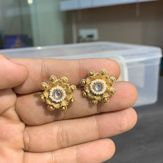 Antique studs 830282