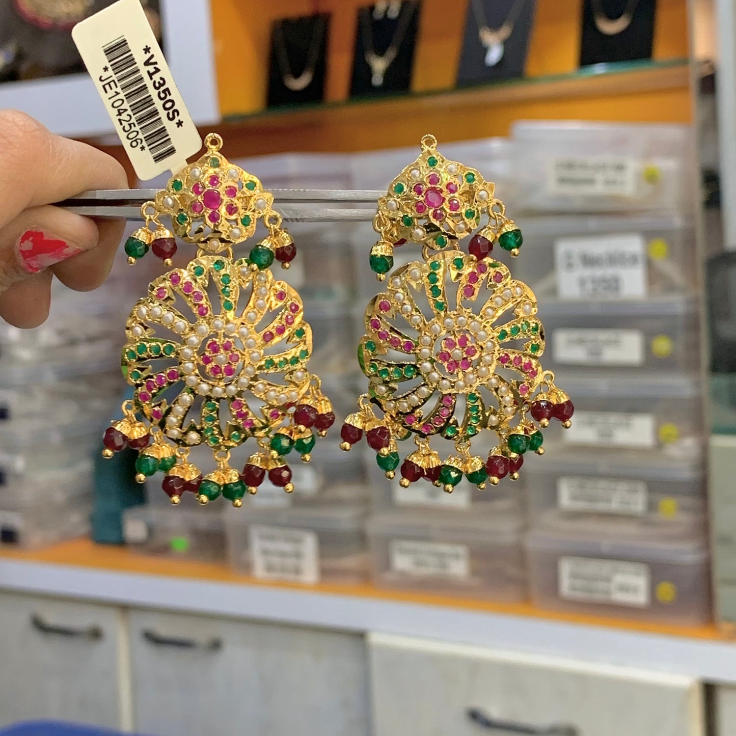 Jadau earrings 786535