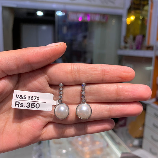 Zircon studs 704739