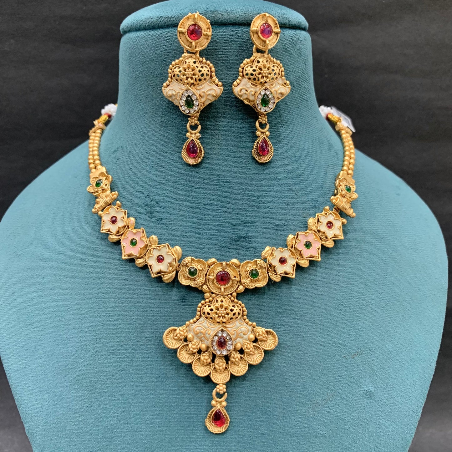 Antique Necklace Sets 6885689