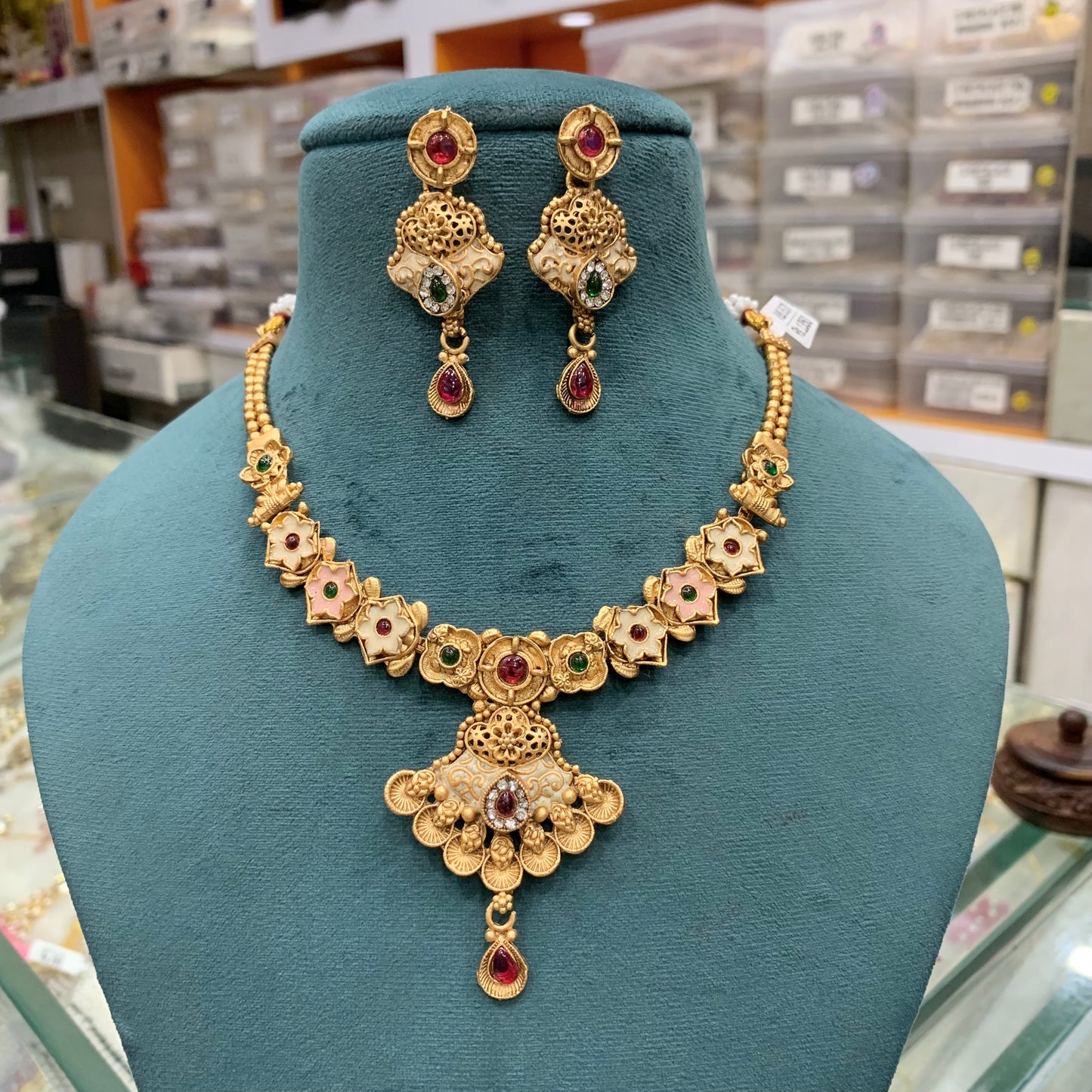 Antique Necklace Sets 6885689
