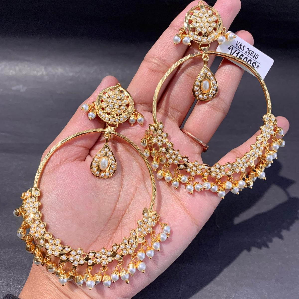 Jadau Earrings 562535