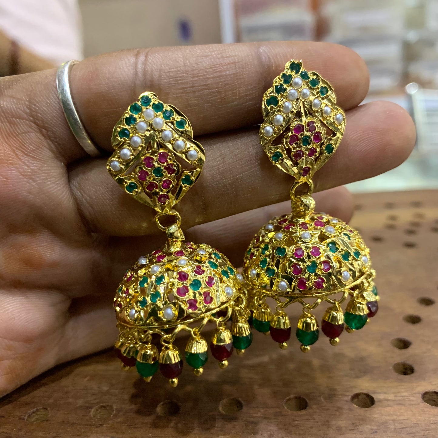 Jadau Earrings 536965
