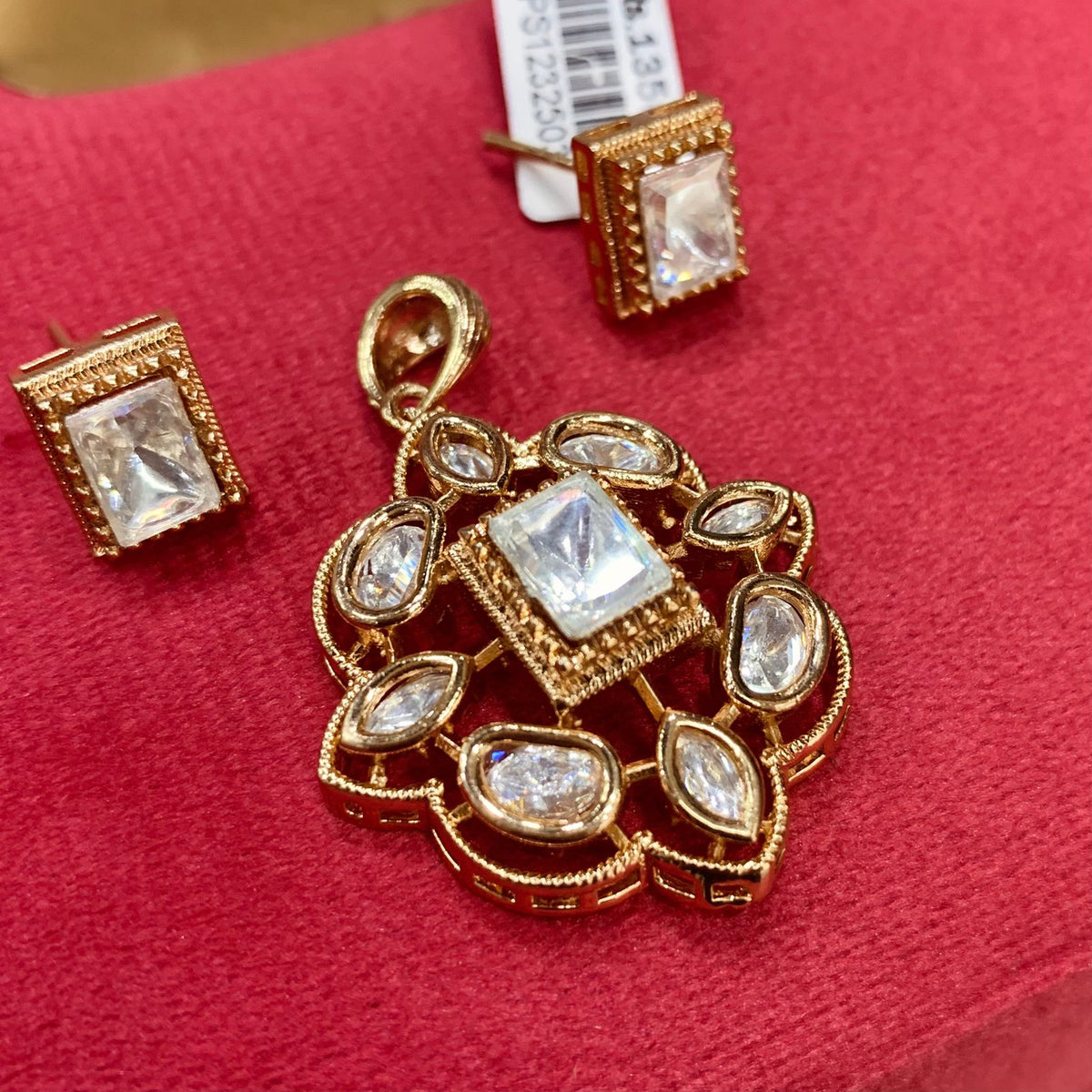 Kundan Pendant Set 627635