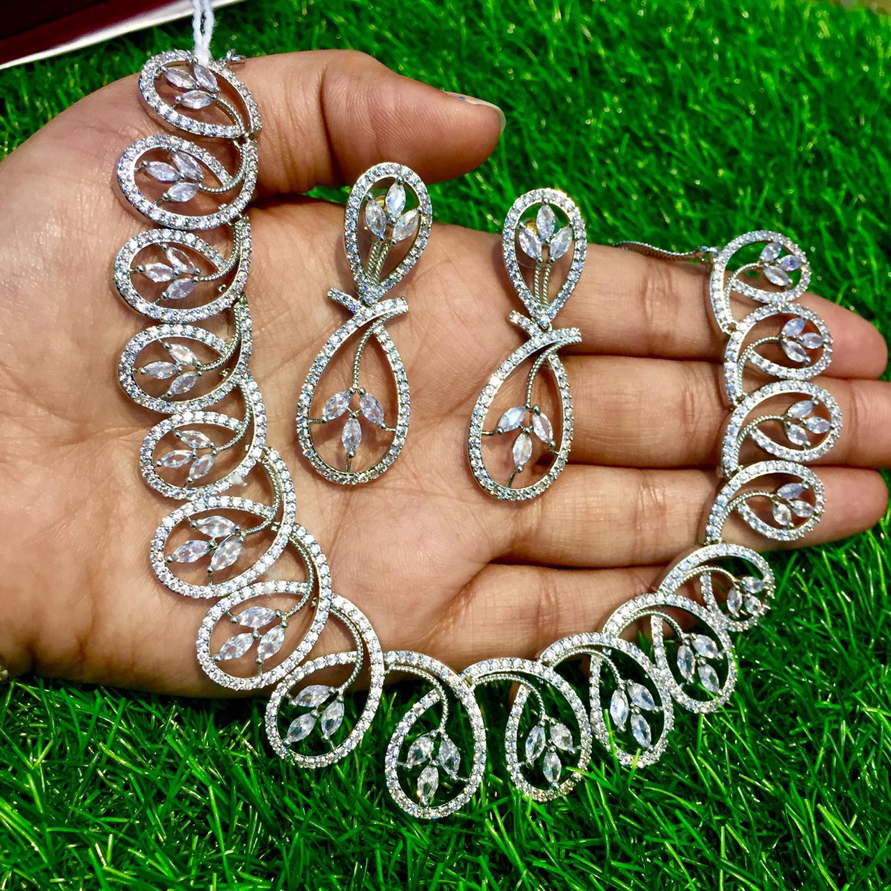 Diamond necklace 165494