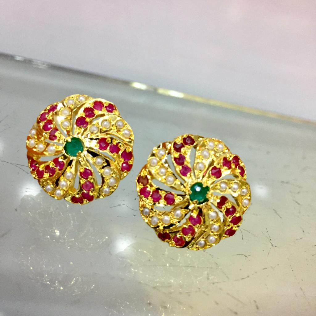 Jadau studs 26544677 - Vijay & Sons