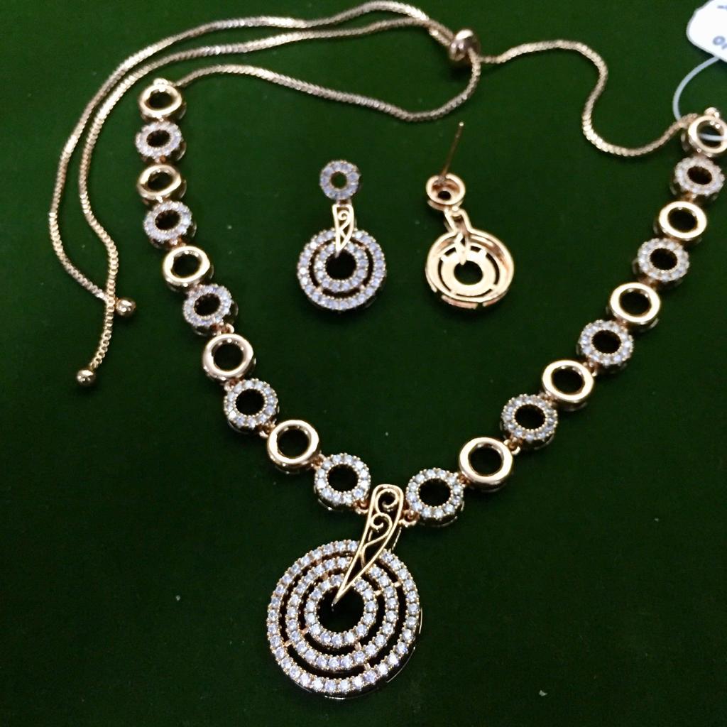 Zircon Necklacesets 568955