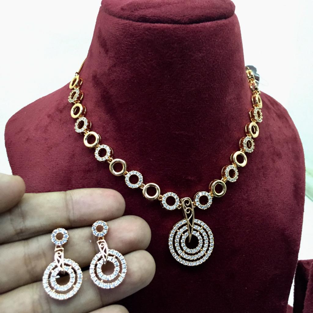 Zircon Necklacesets 568955