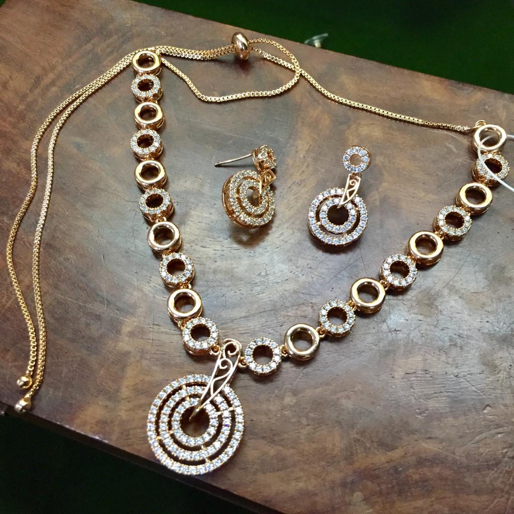 Zircon Necklacesets 568955