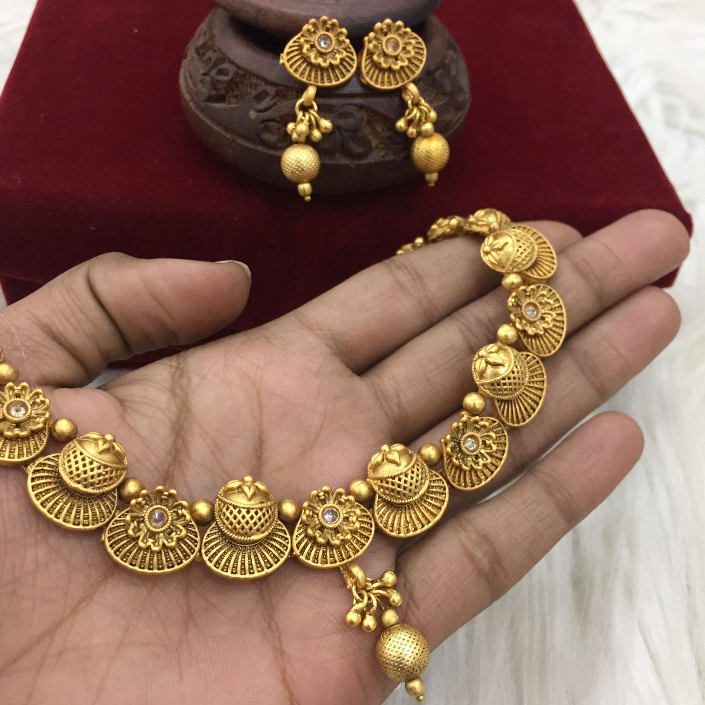 Antique necklace set 4354563