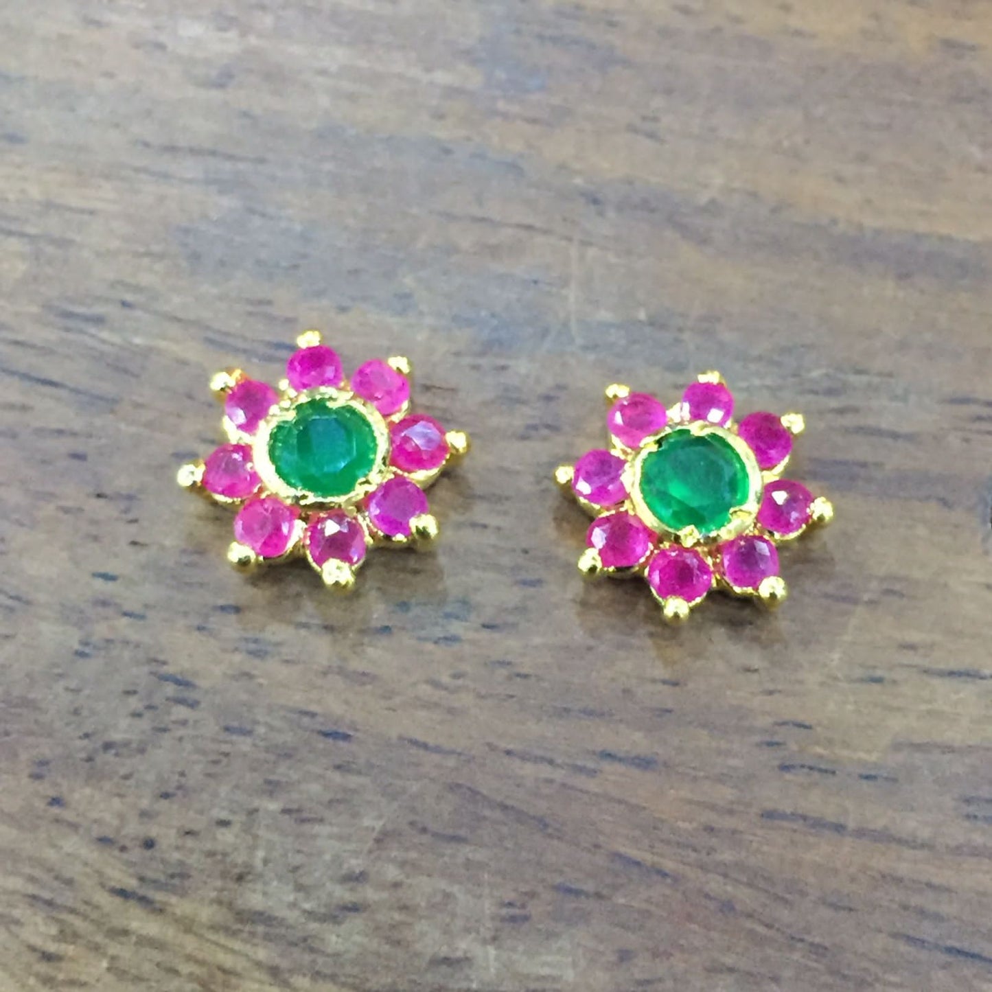 Jadau earrings 678954