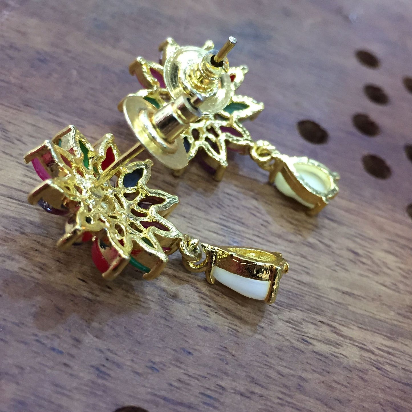 Jadau Earrings 536637