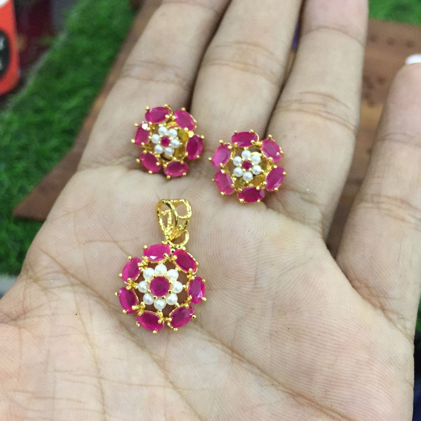 Ruby Pendant Set 840164