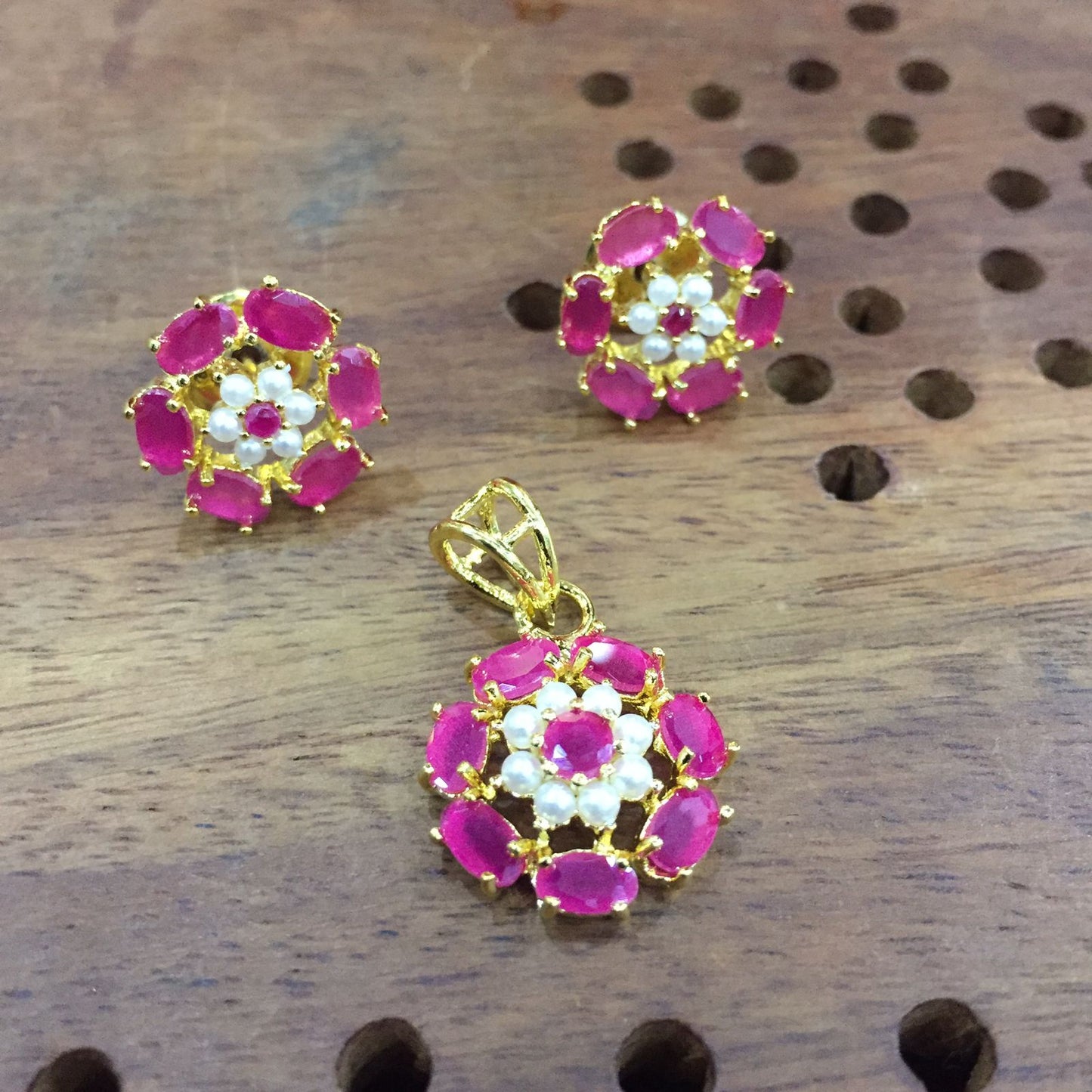 Ruby Pendant Set 840164