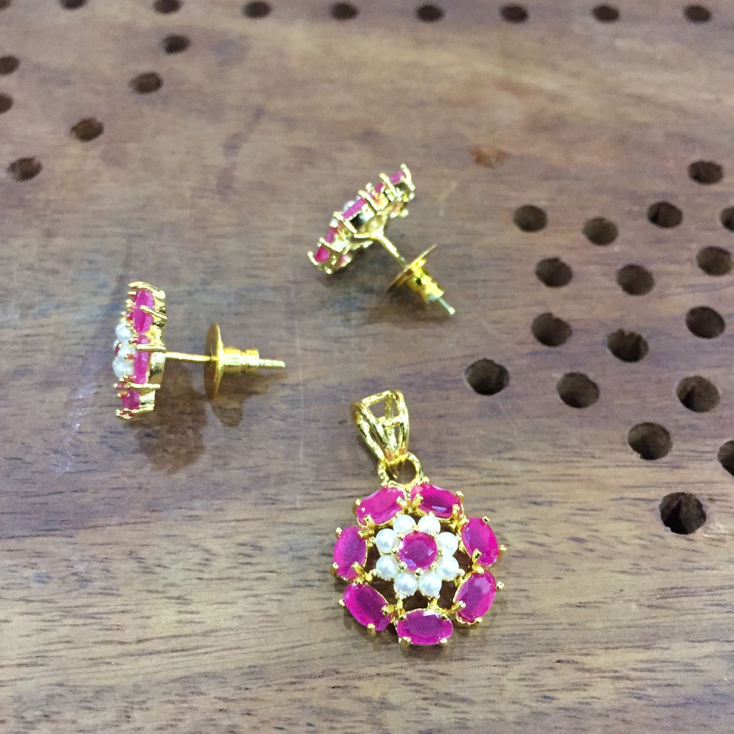 Ruby Pendant Set 840164