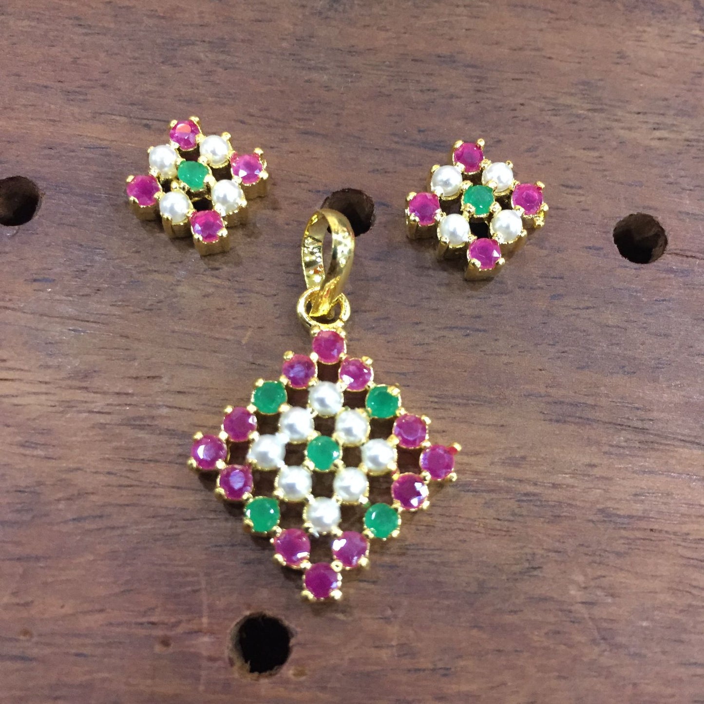Jadau Pendant Set 84915