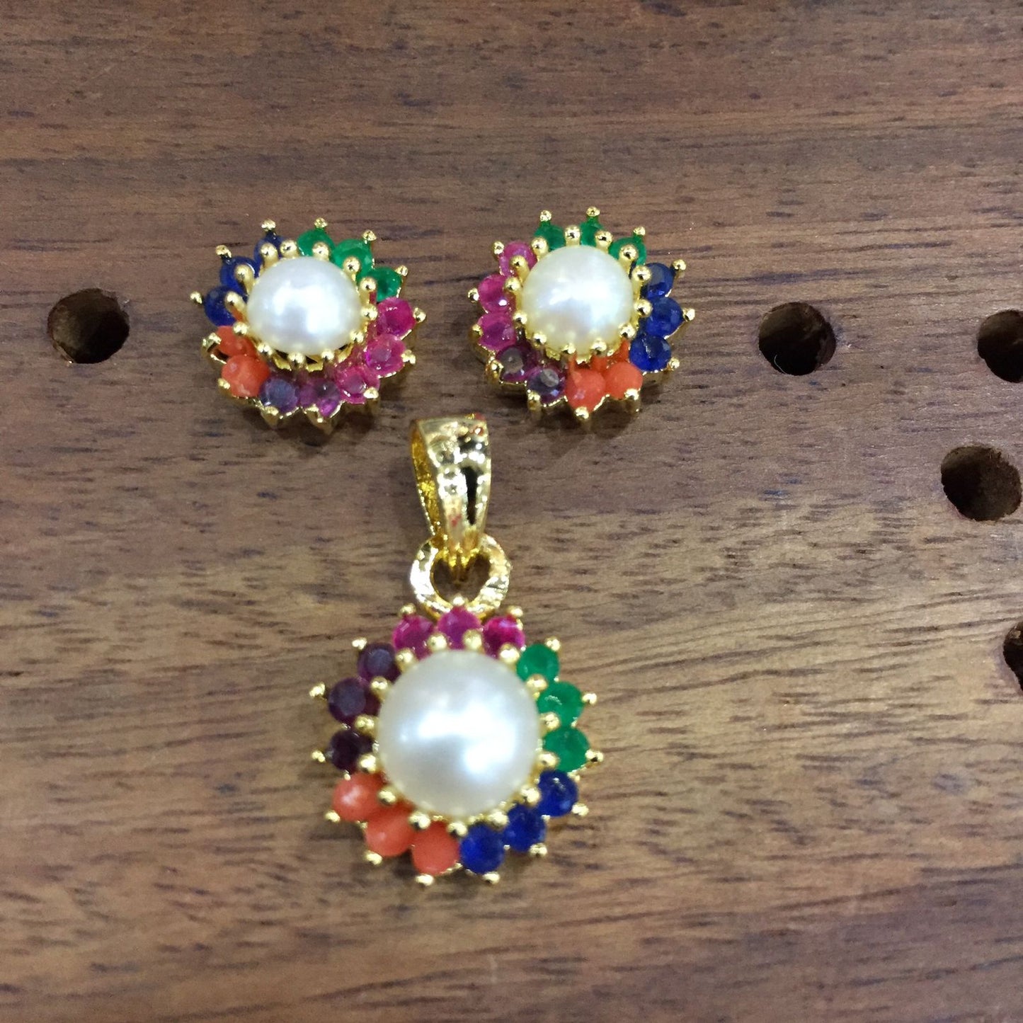 Navratan Pendant Set 959274