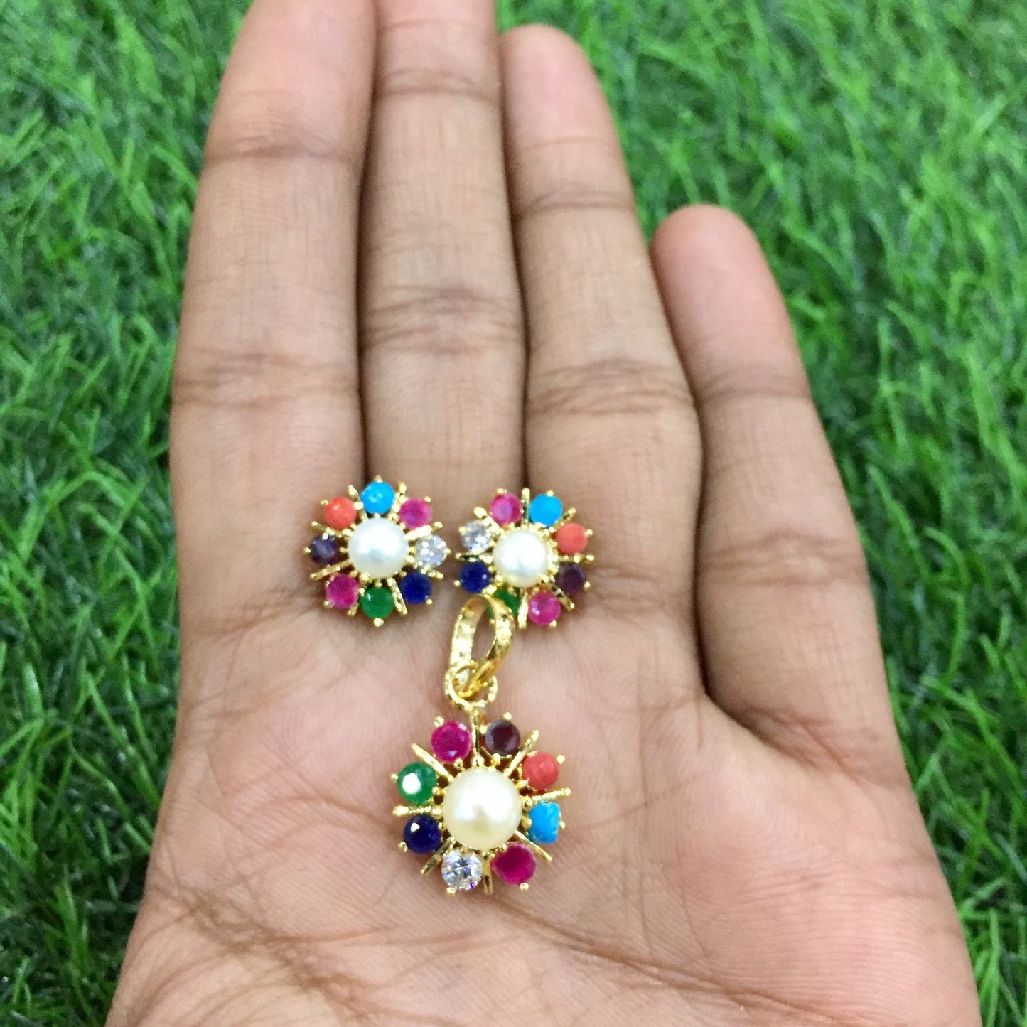 Navratan Pendant Set 04814820