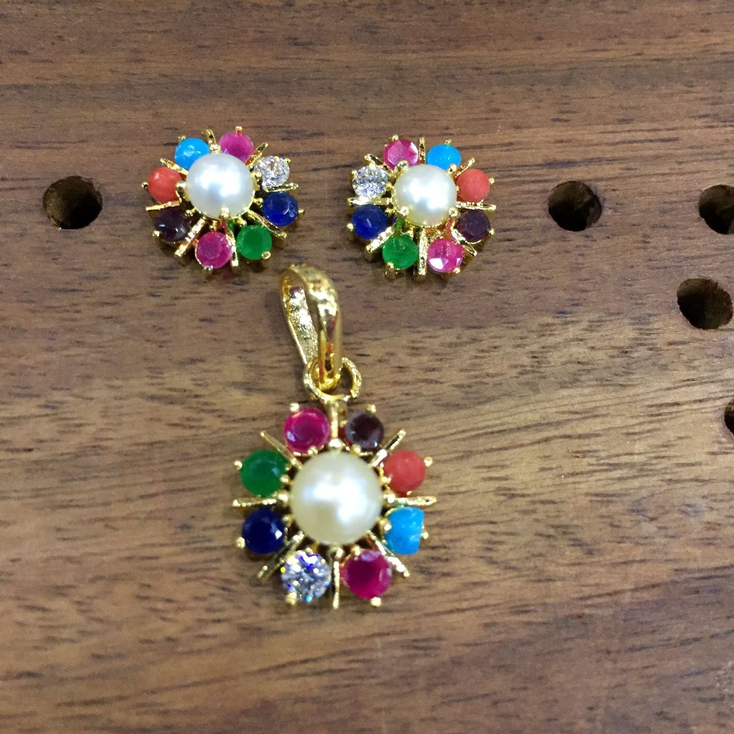 Navratan Pendant Set 04814820