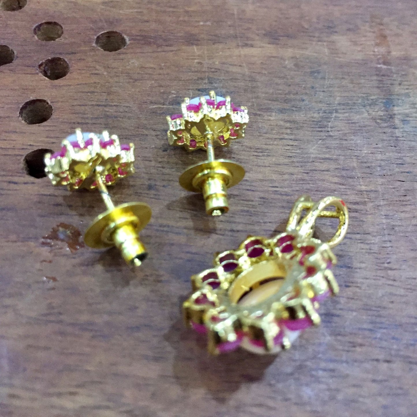 Ruby Pendant Set 850184