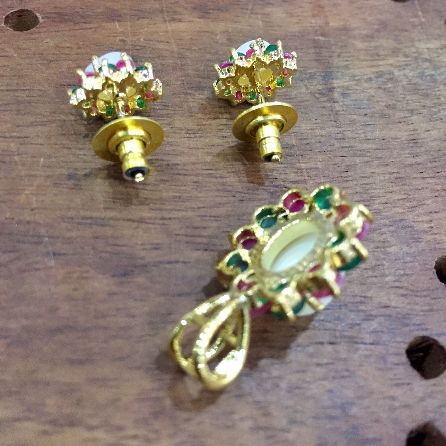 Jadau pendent set 489583