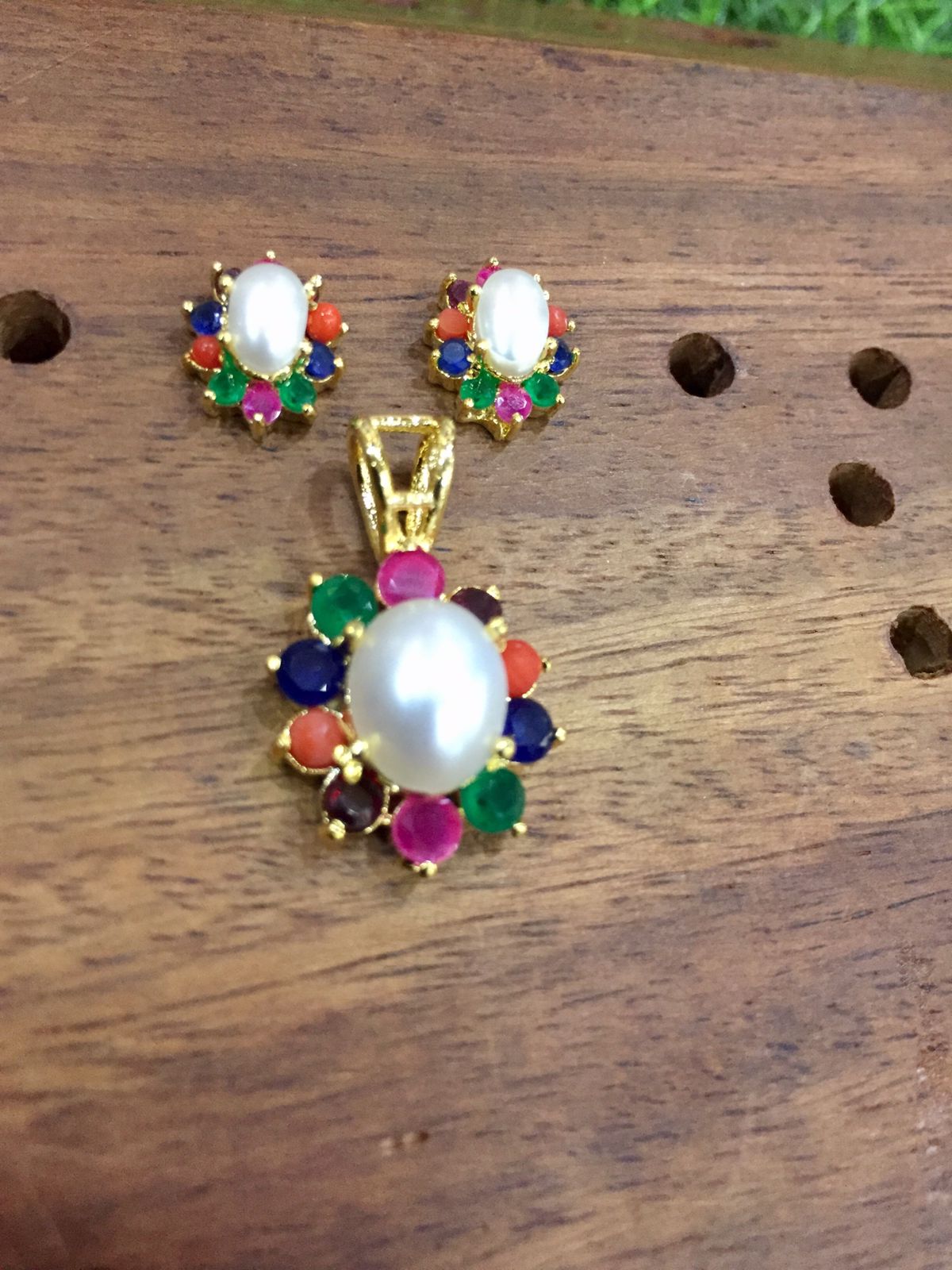 Navratan Pendant Set 488491