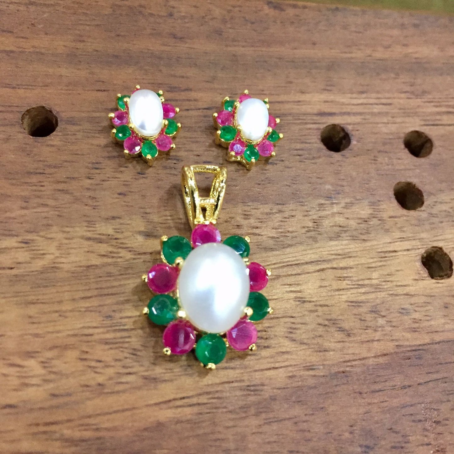 Jadau pendent set 489583