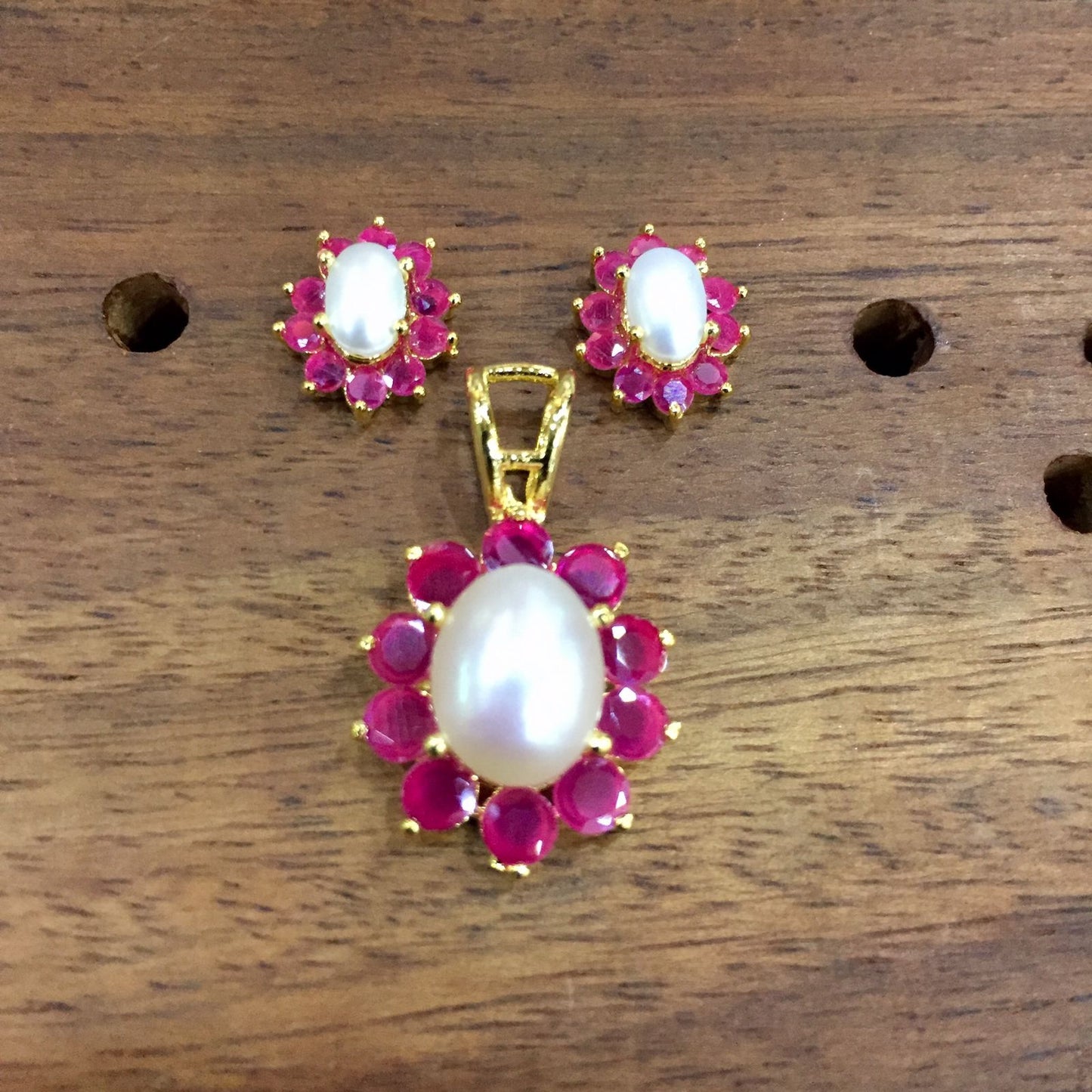 Ruby Pendant Set 850184