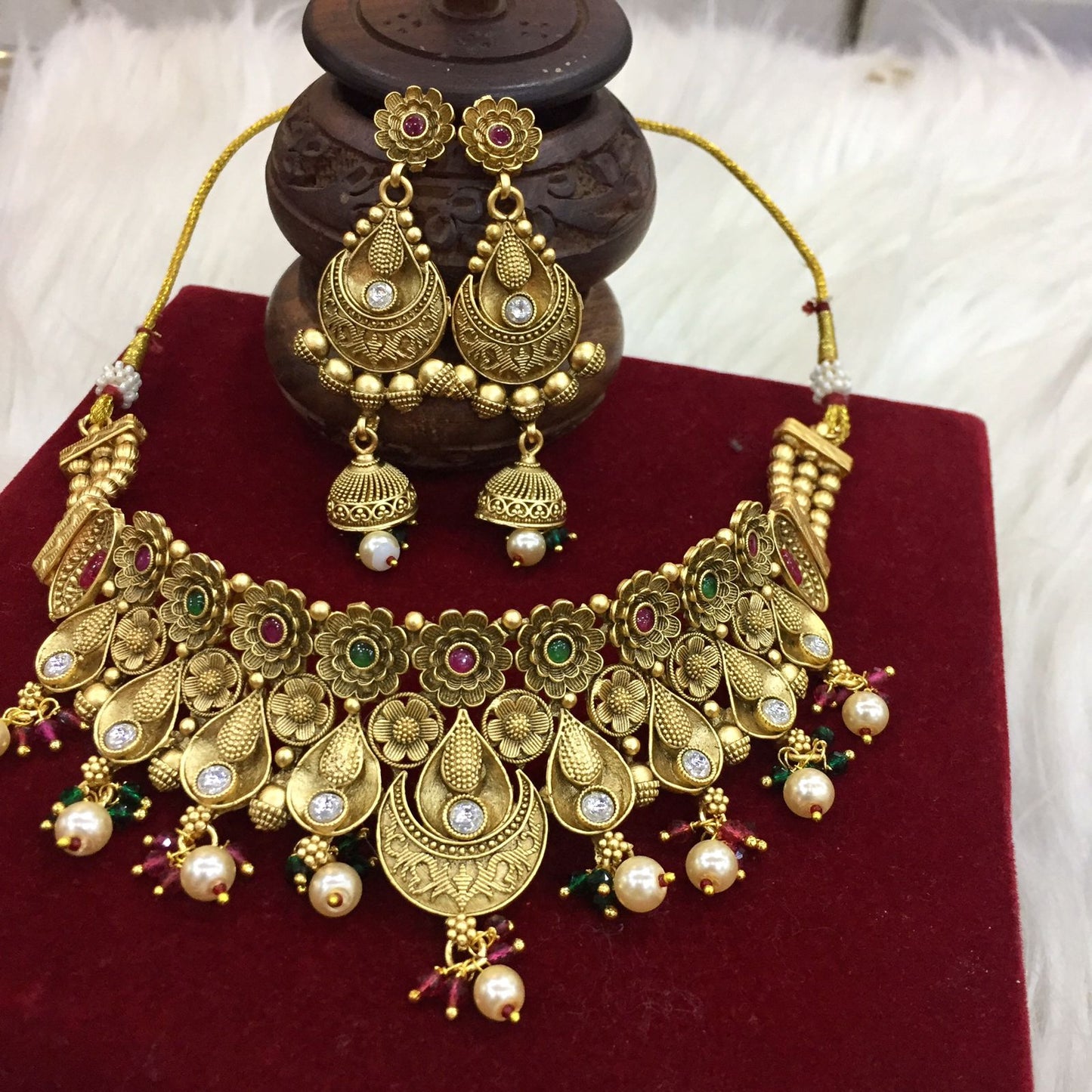 Antique Necklace Sets 5885898