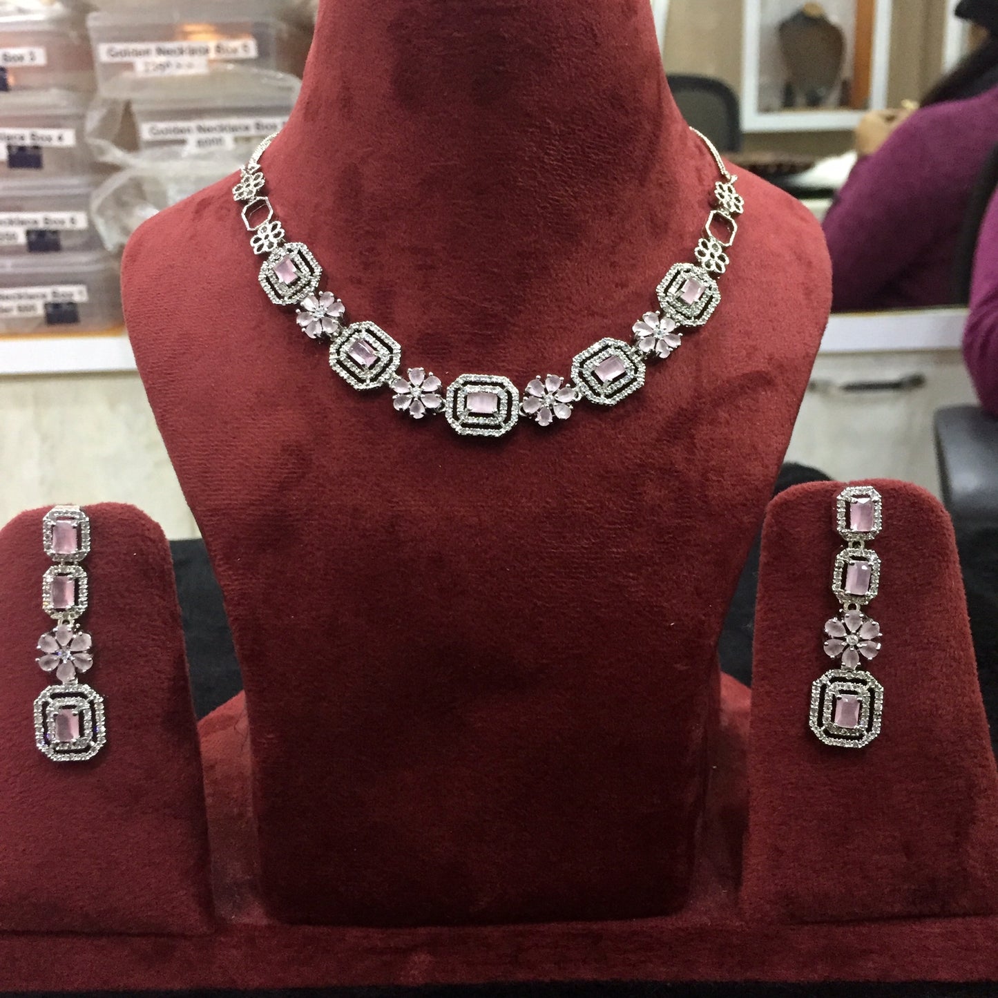 Diamond necklace 4565478