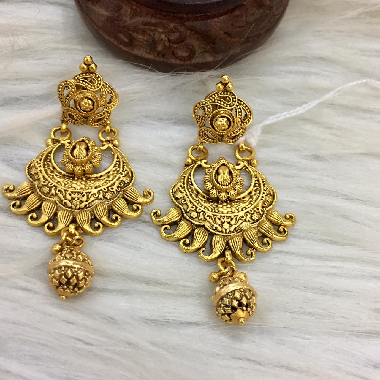 Antique earrings 357803