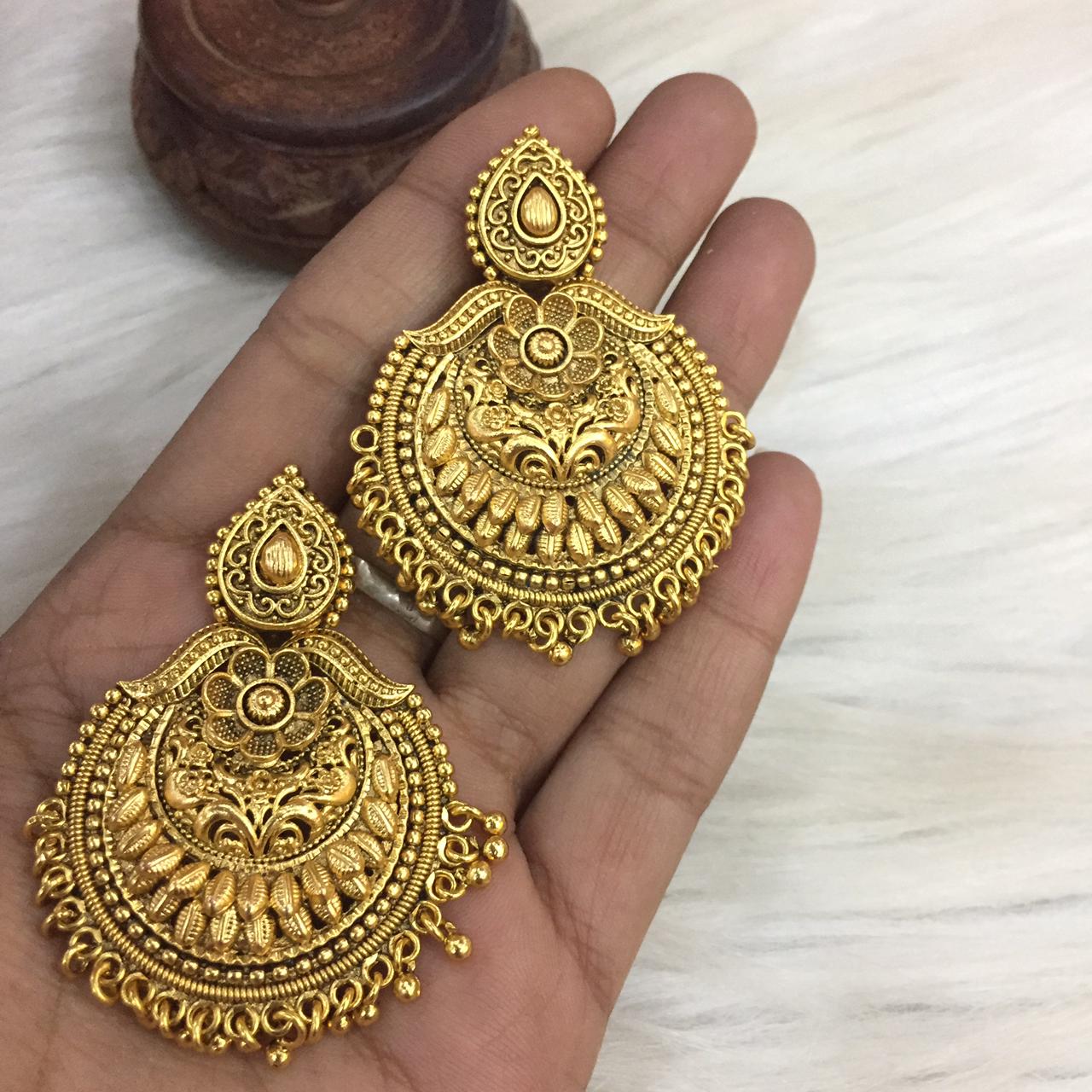 Antique Earrings 35780