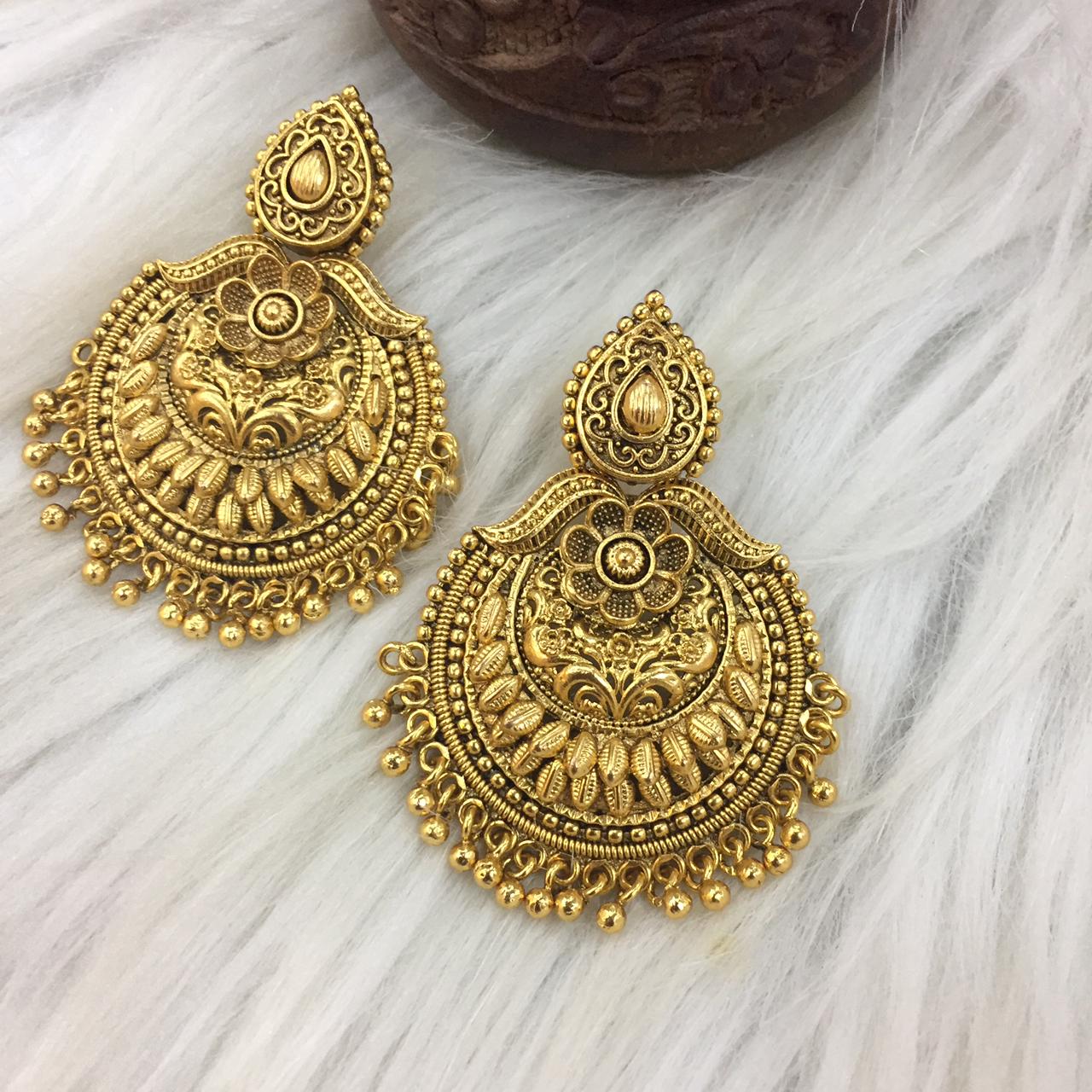 Antique Earrings 35780