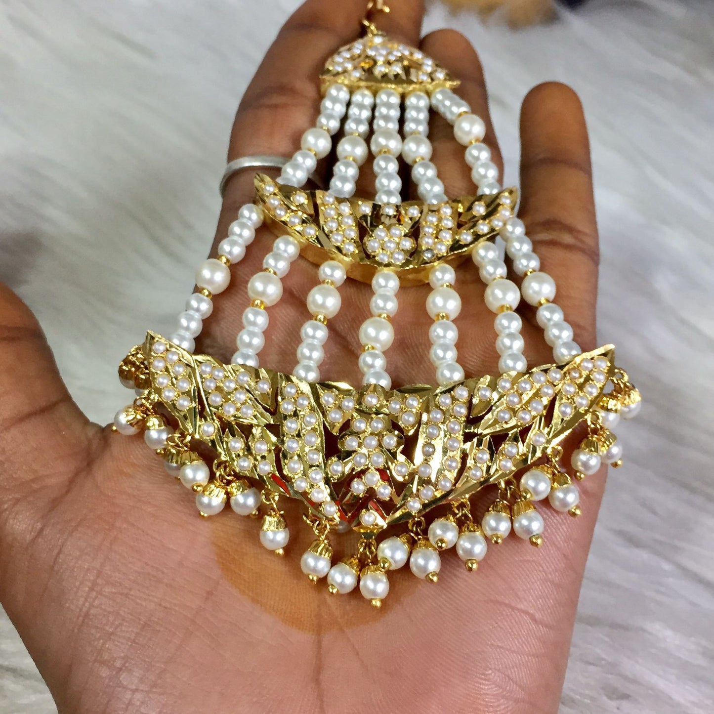 WHITE JADAU golden pasa